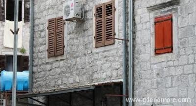 Apartman KATARINA, privatni smeštaj u mestu Risan, Crna Gora